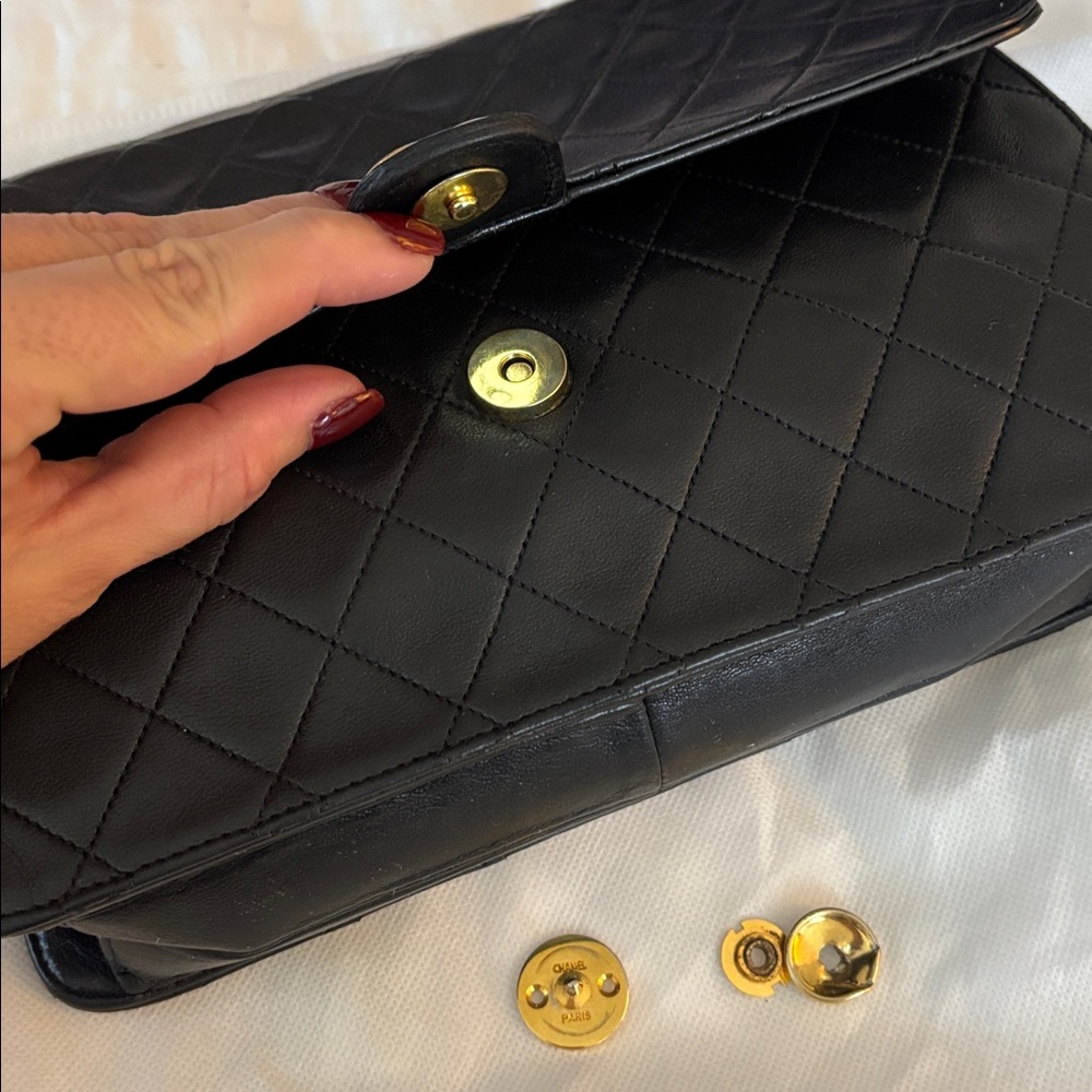 CHANEL Black single flap Quilted Shoulder Bag - Picture 14 of 17